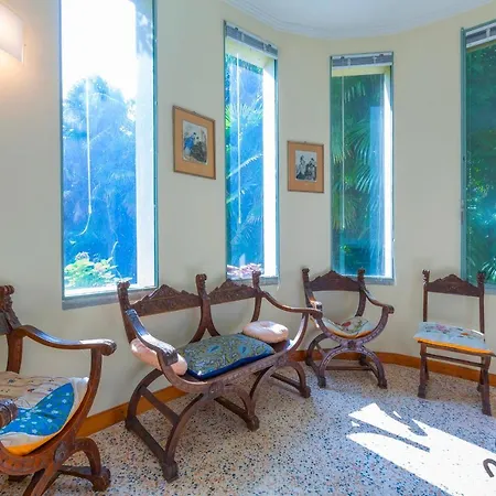 別荘 La Villotta With Swimming Pool